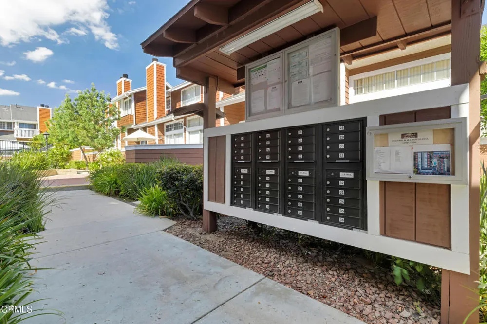 19431 Sherman Way #6 Reseda, CA 91335