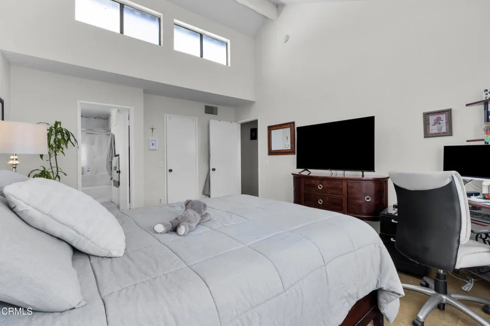 19431 Sherman Way #6 Reseda, CA 91335