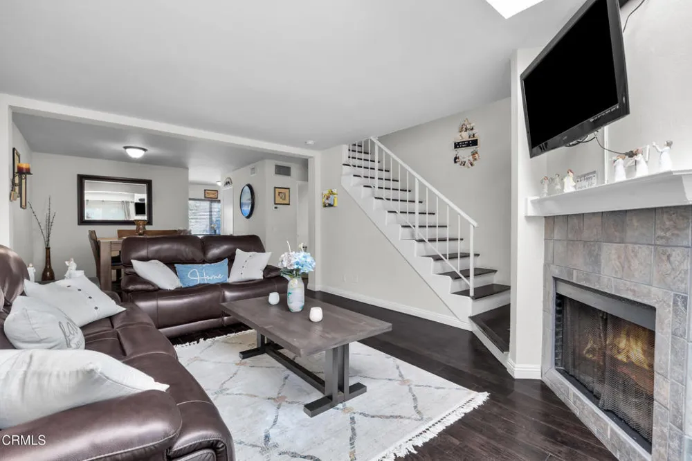 19431 Sherman Way #6 Reseda, CA 91335