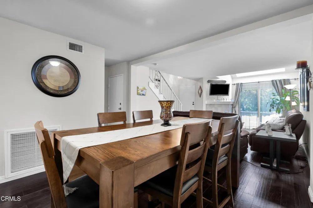 19431 Sherman Way #6 Reseda, CA 91335