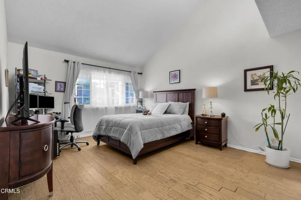 19431 Sherman Way #6 Reseda, CA 91335