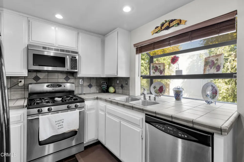 19431 Sherman Way #6 Reseda, CA 91335