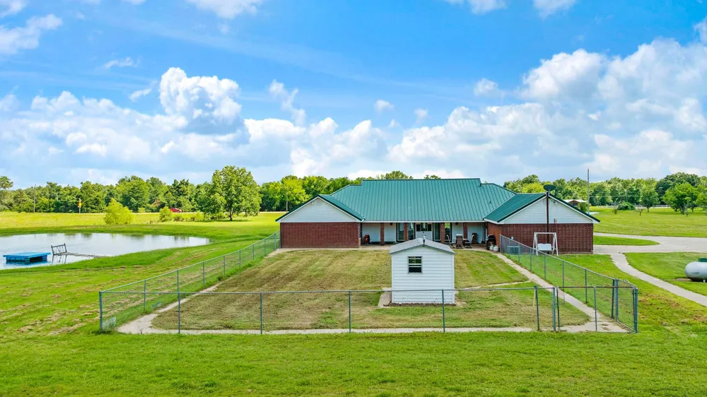 1005 Us-82 Blossom, TX 75416