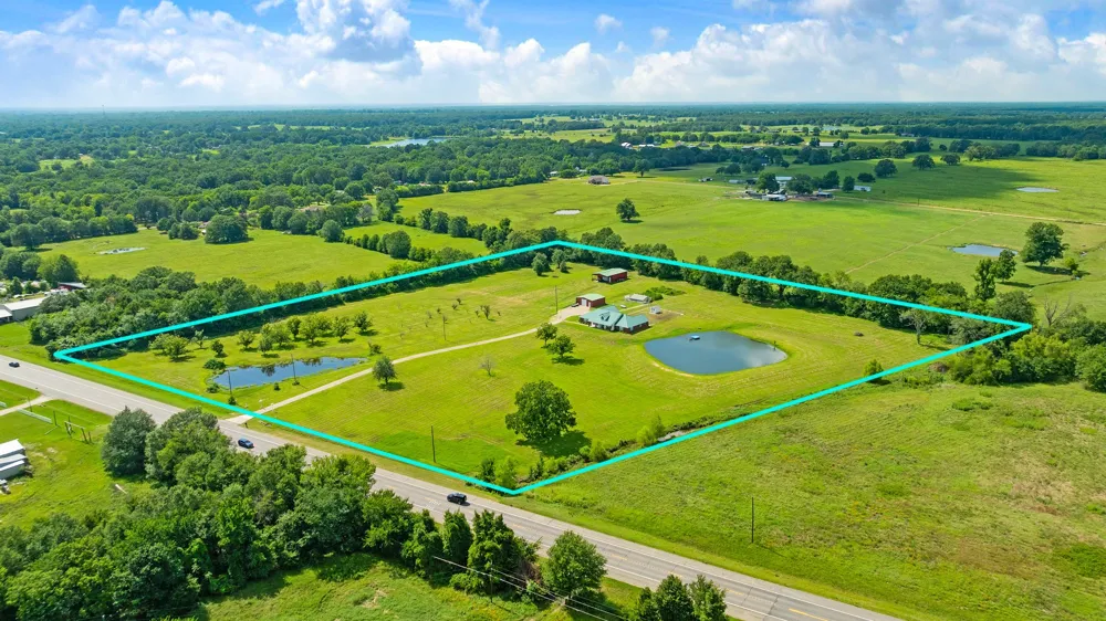 1005 Us-82 Blossom, TX 75416