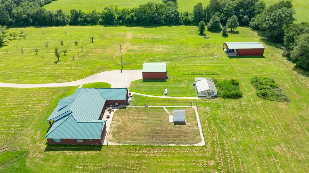 1005 Us-82 Blossom, TX 75416