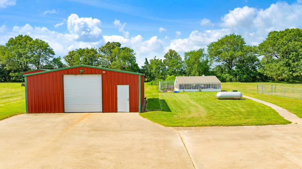 1005 Us-82 Blossom, TX 75416
