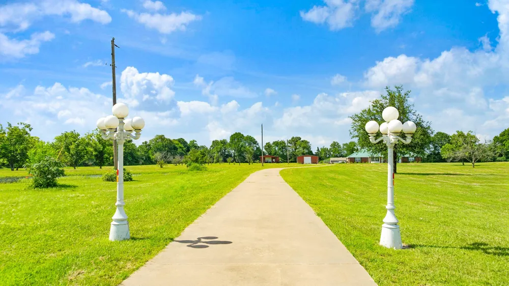 1005 Us-82 Blossom, TX 75416