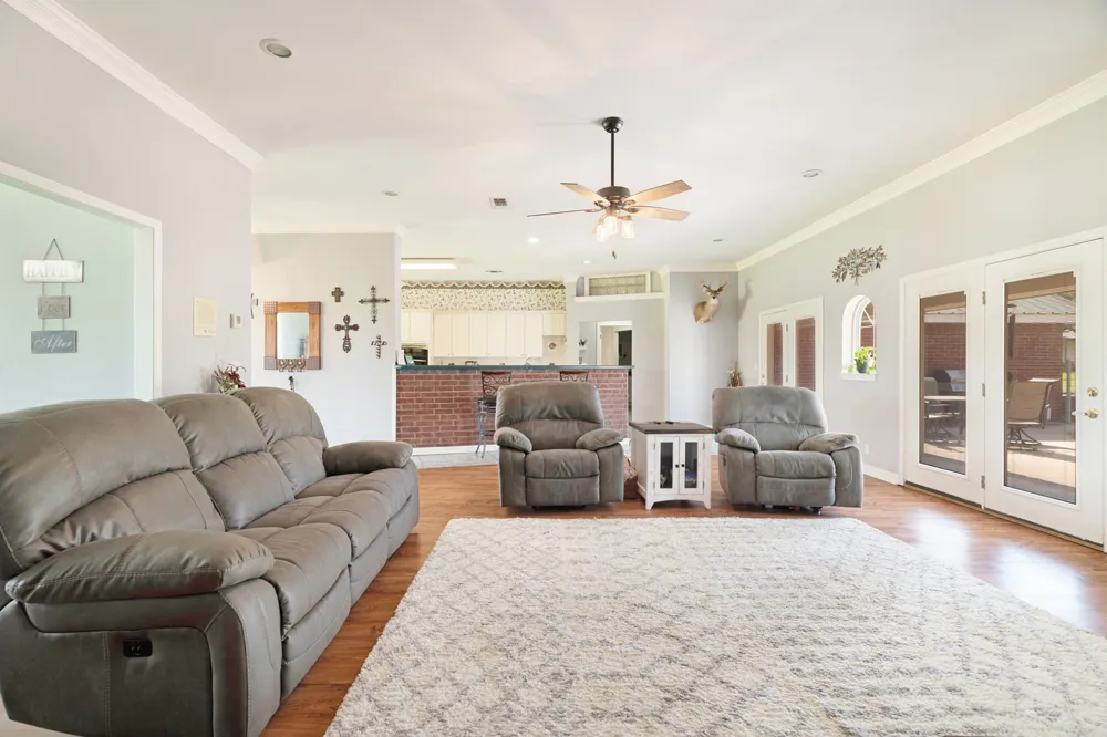 1005 Us-82 Blossom, TX 75416