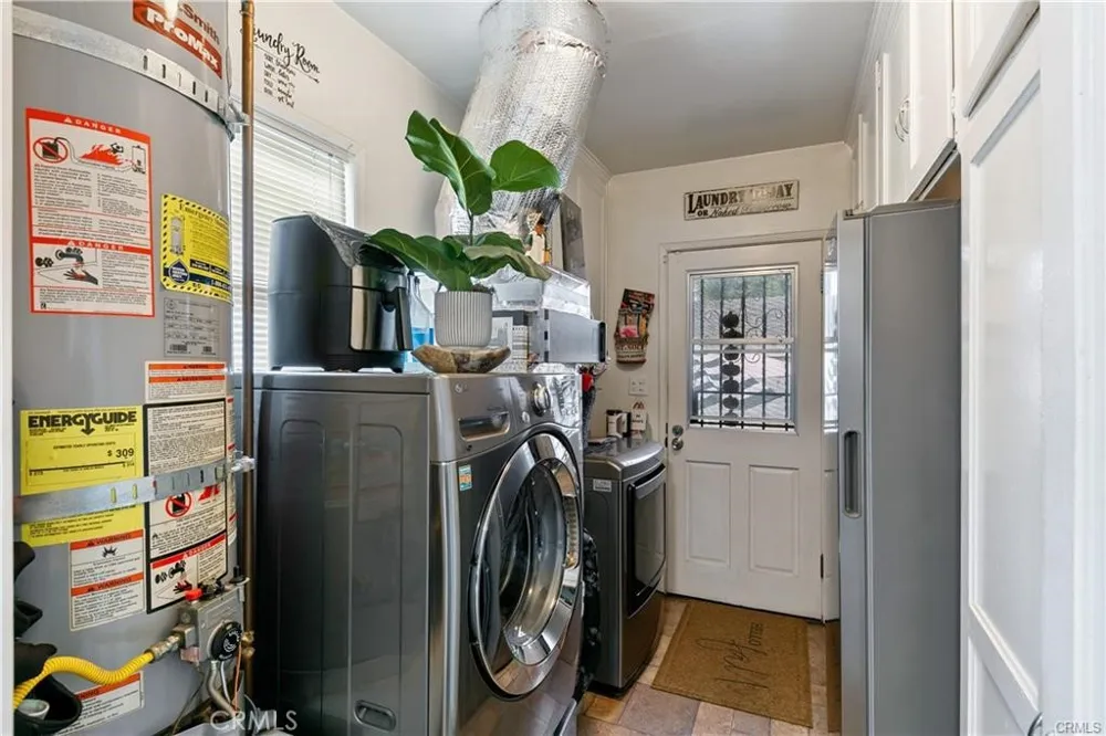 3907 Edgehill Drive Leimert Park, CA 90008