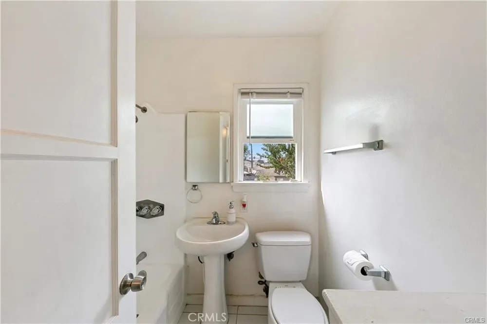 3907 Edgehill Drive Leimert Park, CA 90008