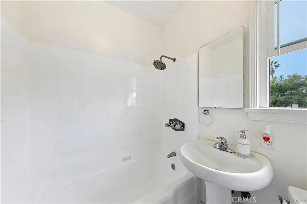 3907 Edgehill Drive Leimert Park, CA 90008