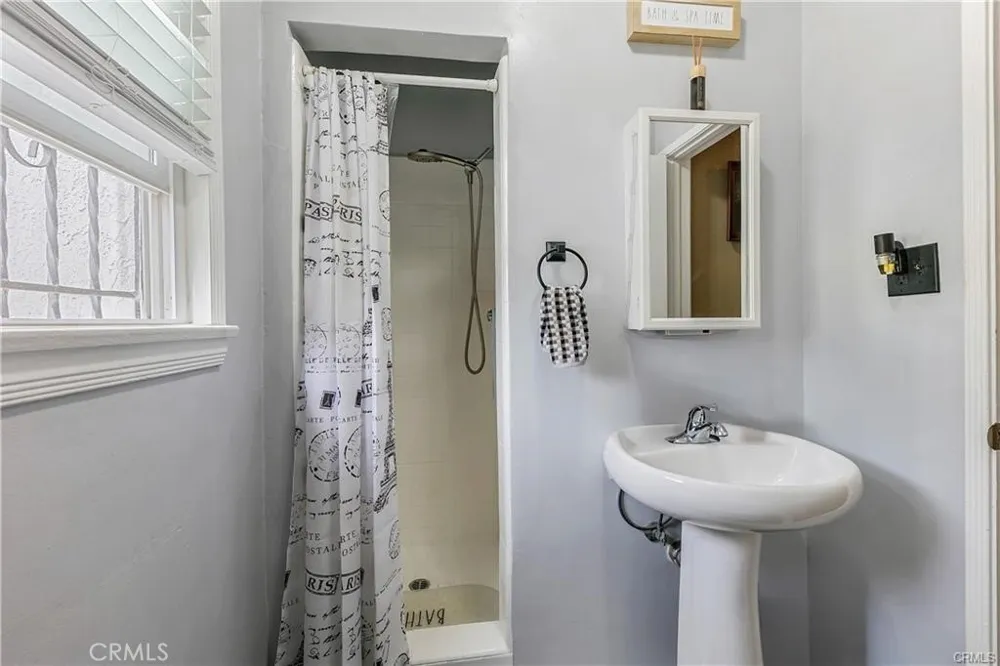 3907 Edgehill Drive Leimert Park, CA 90008