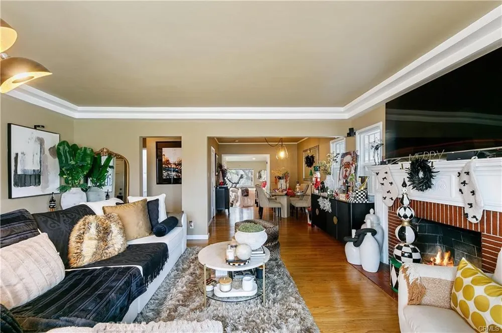 3907 Edgehill Drive Leimert Park, CA 90008
