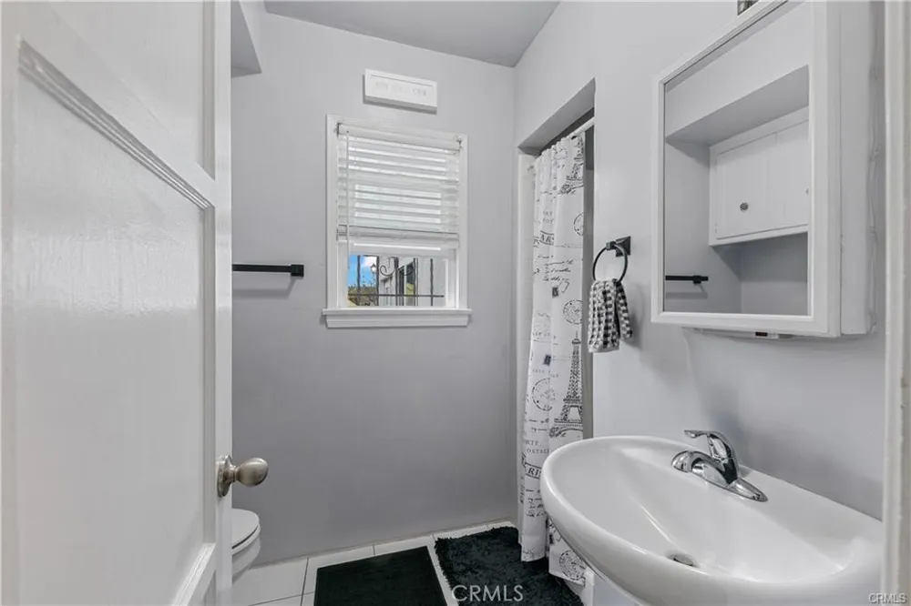 3907 Edgehill Drive Leimert Park, CA 90008