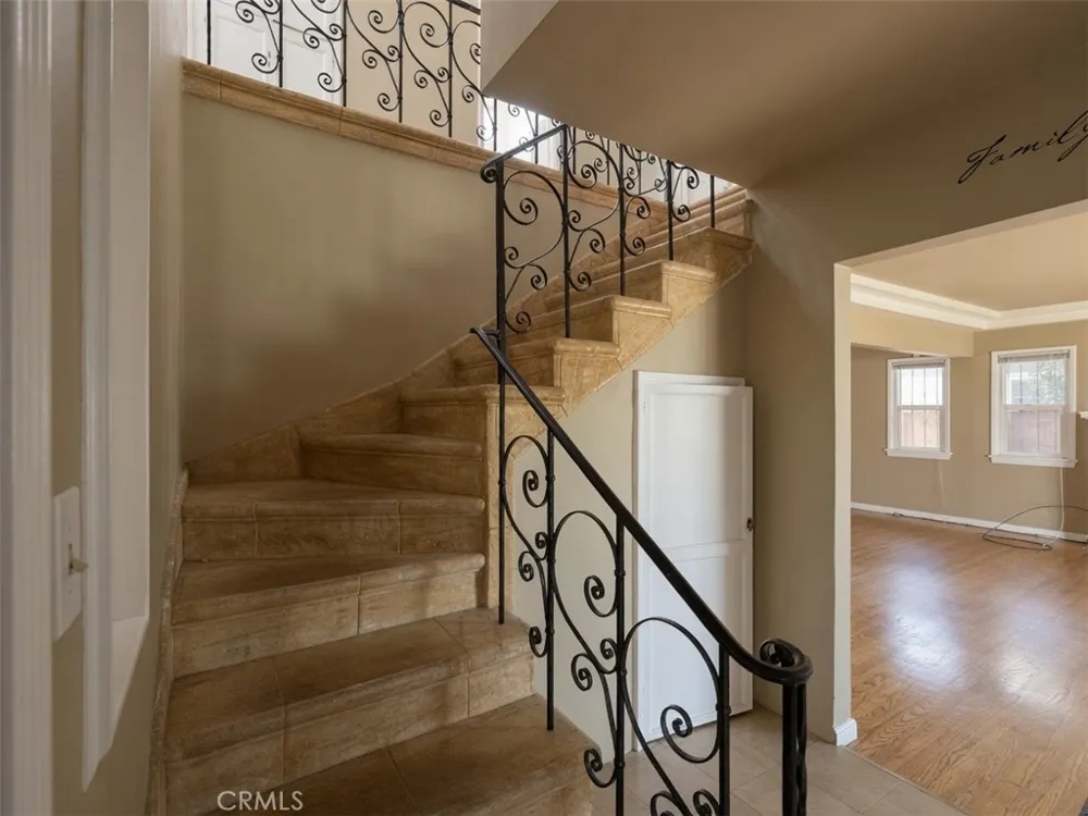 3907 Edgehill Drive Leimert Park, CA 90008