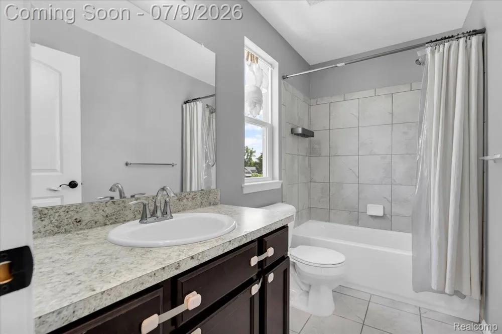 4600 Bradley Circle Troy City, MI 48085