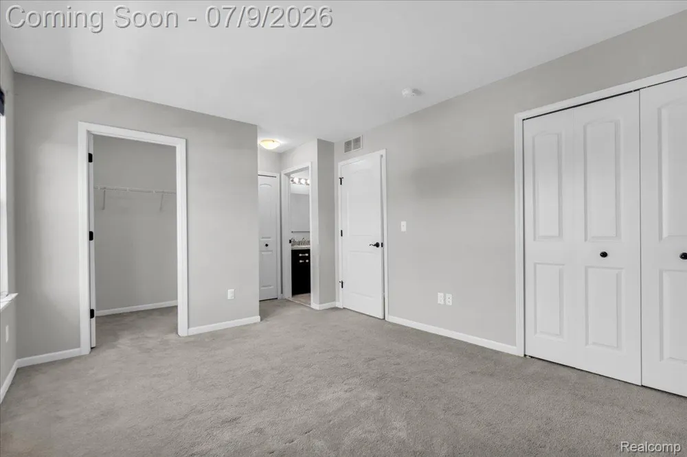 4600 Bradley Circle Troy City, MI 48085