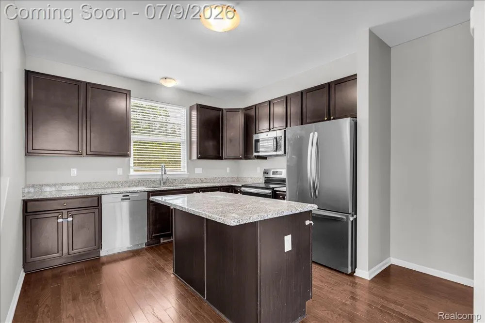 4600 Bradley Circle Troy City, MI 48085