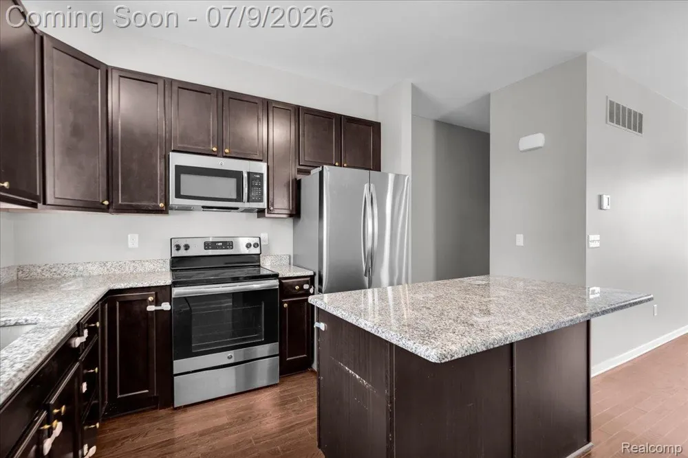 4600 Bradley Circle Troy City, MI 48085