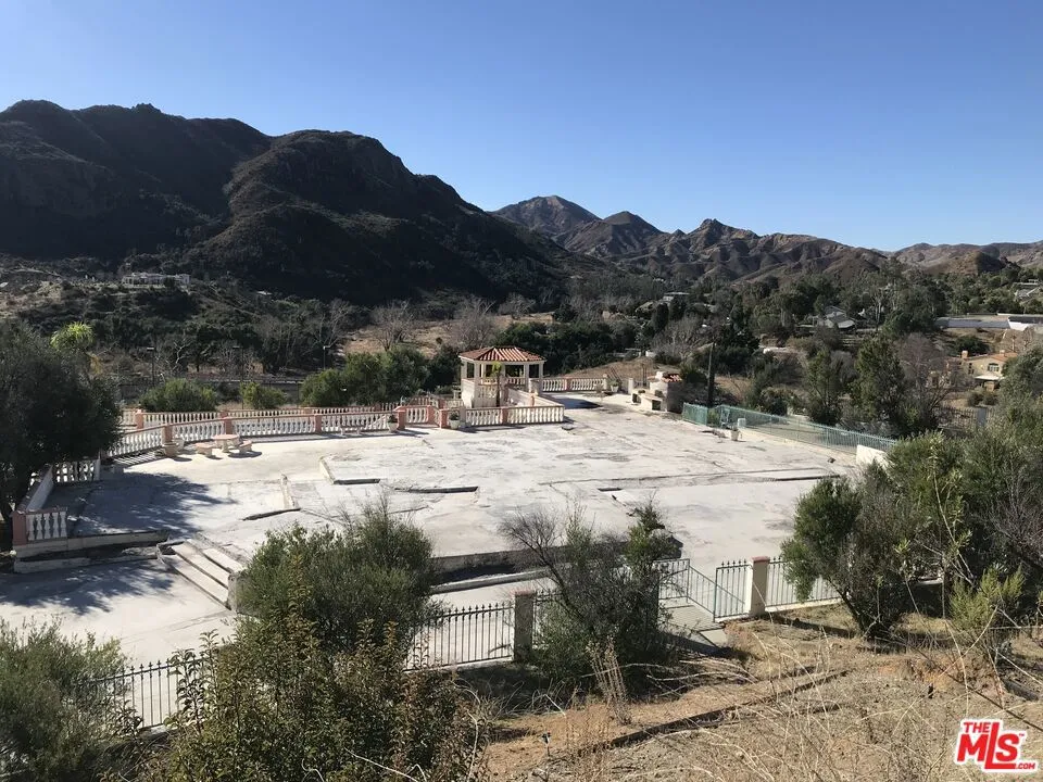 29575 Mulholland Highway Agoura Hills, CA 91301