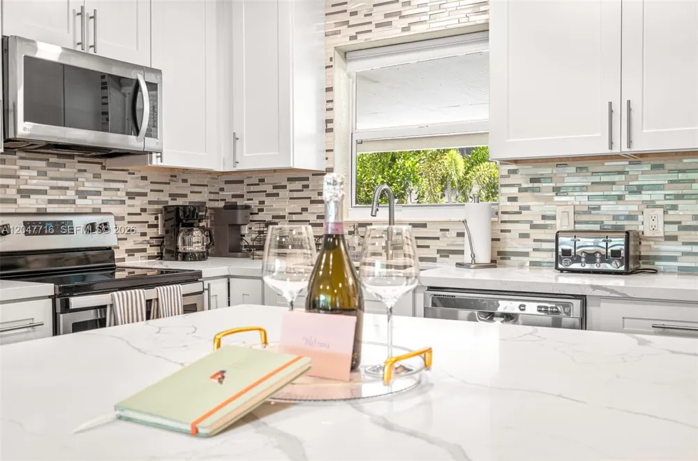 190 NE 21st St Boca Raton, FL 33431
