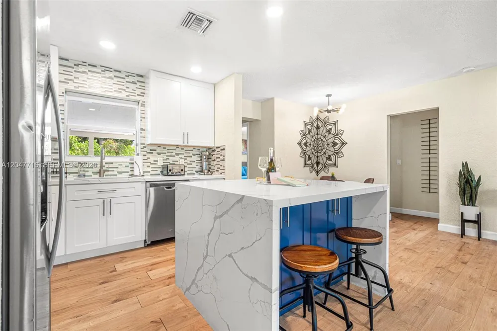 190 NE 21st St Boca Raton, FL 33431