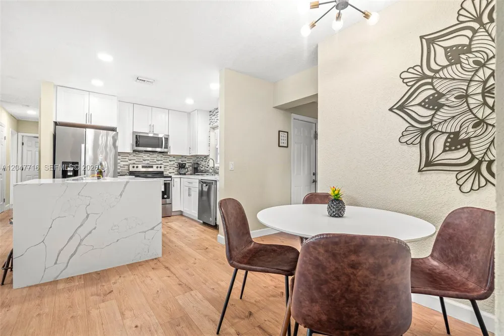 190 NE 21st St Boca Raton, FL 33431