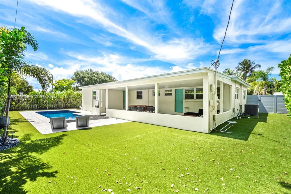 190 NE 21st St Boca Raton, FL 33431