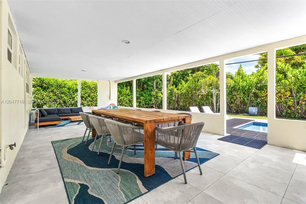 190 NE 21st St Boca Raton, FL 33431