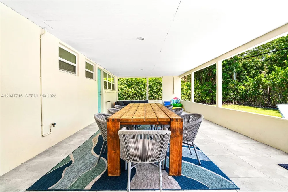 190 NE 21st St Boca Raton, FL 33431
