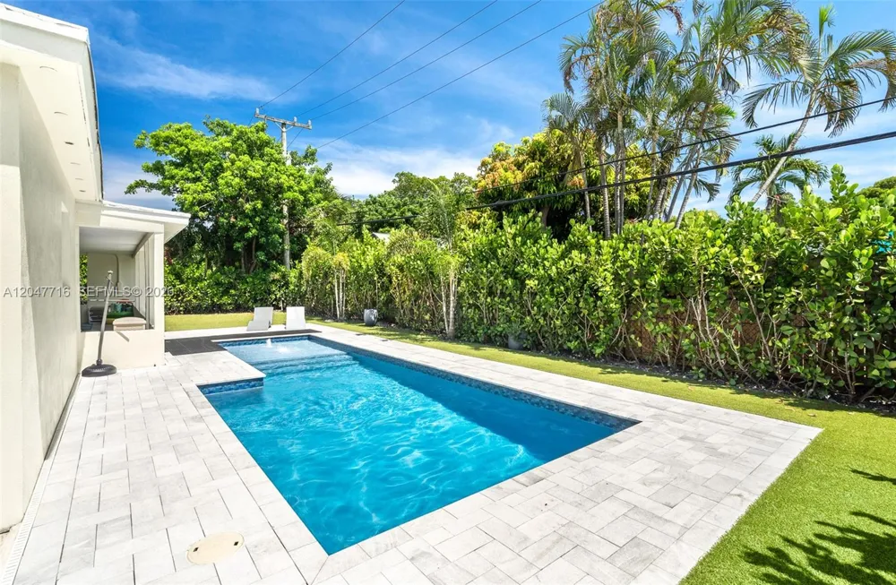 190 NE 21st St Boca Raton, FL 33431