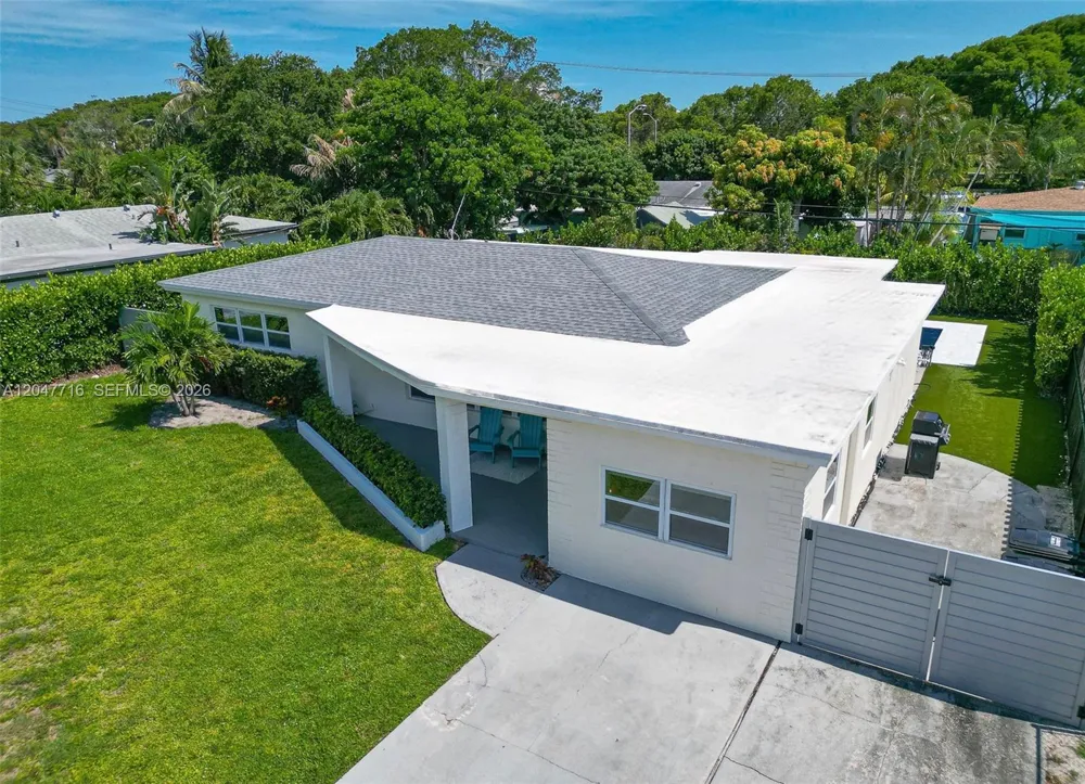 190 NE 21st St Boca Raton, FL 33431