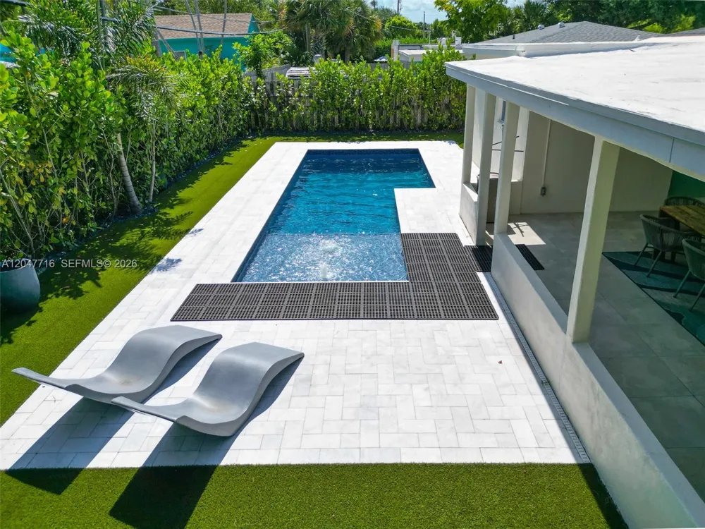 190 NE 21st St Boca Raton, FL 33431