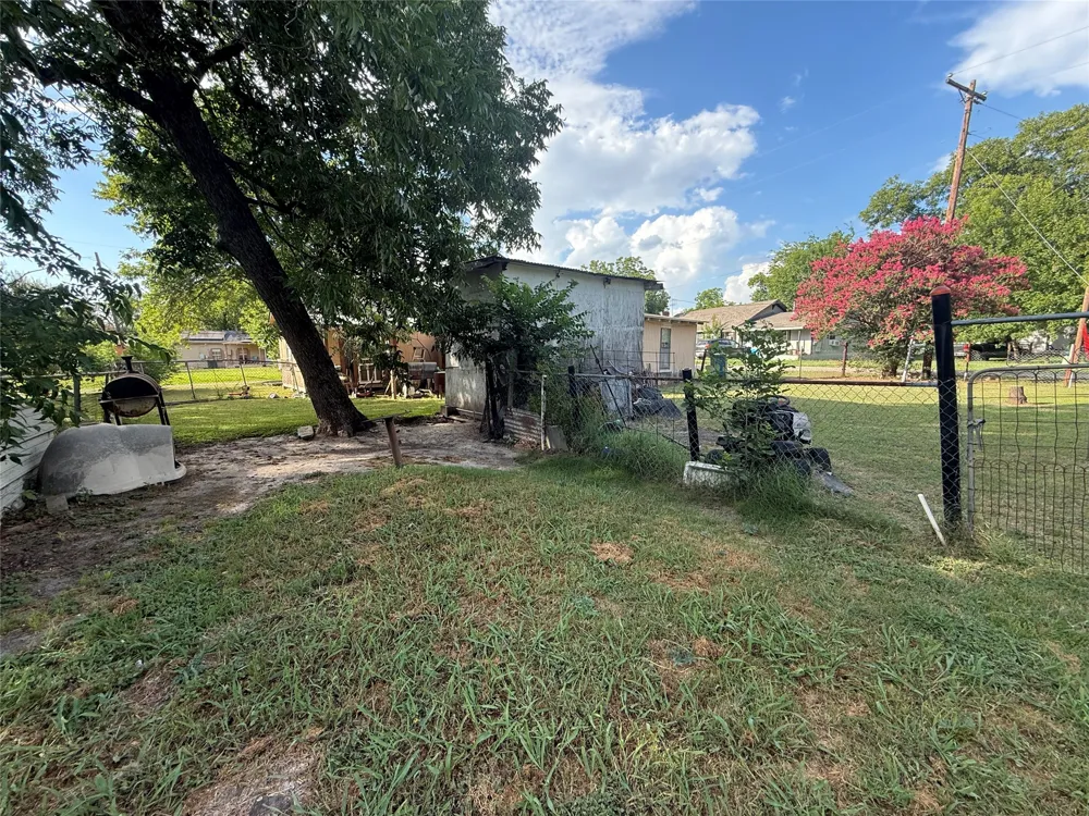 601 SW 2nd Street Kerens, TX 75144