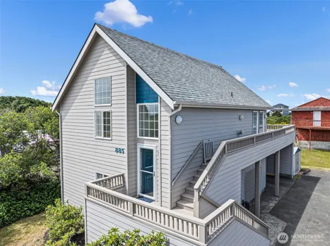 885 Ocean Shores Boulevard SW