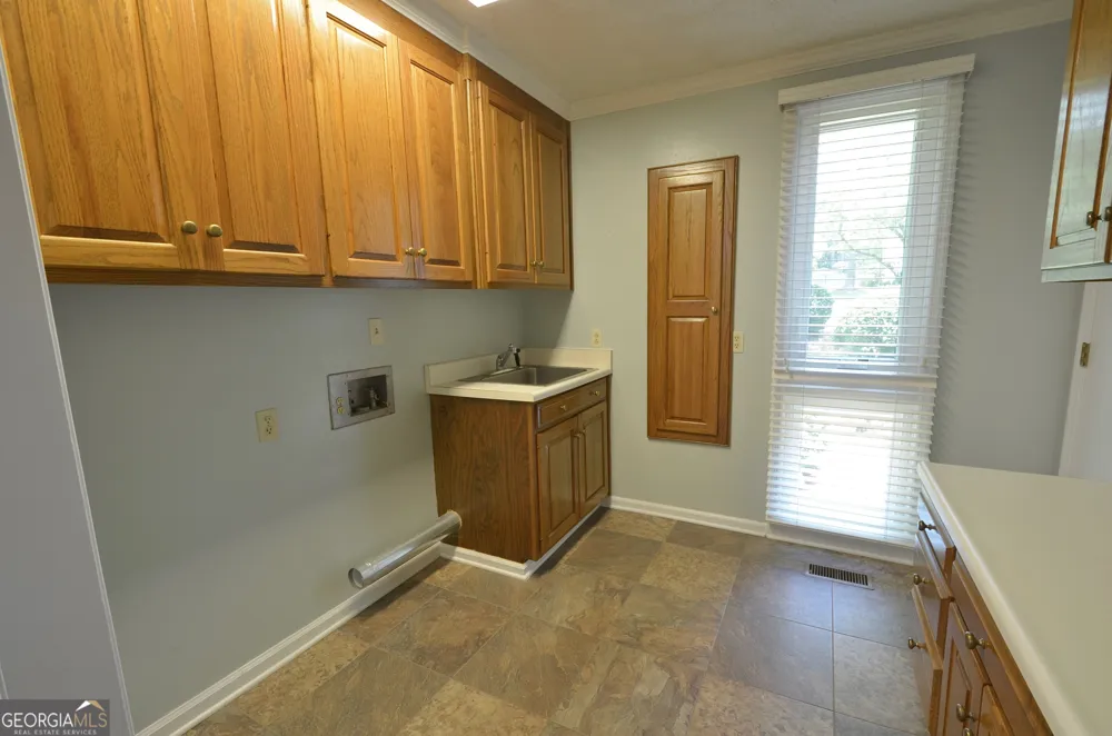 1214 7th AVE Eastman, GA 31023