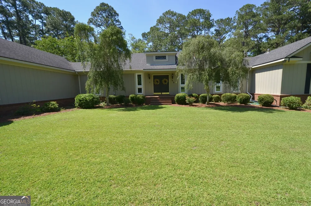 1214 7th AVE Eastman, GA 31023