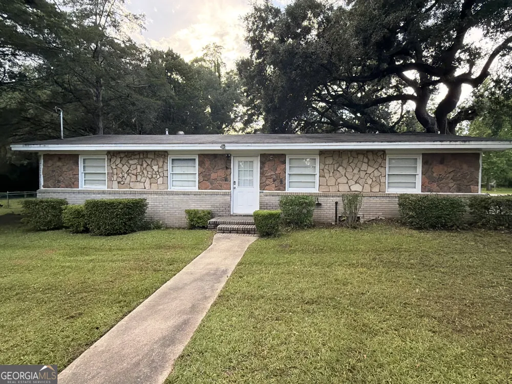 5859 8th AVE Eastman, GA 31023