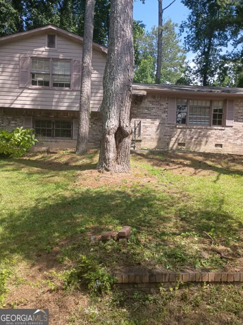 2930 Carriage LN