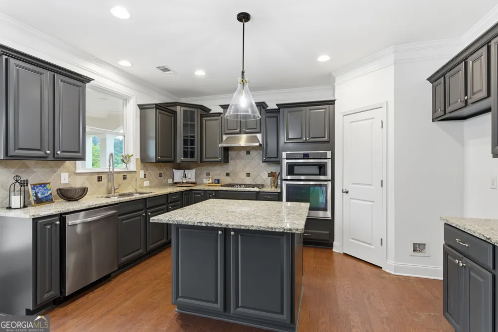 2855 Etienne LN Cumming, GA 30041