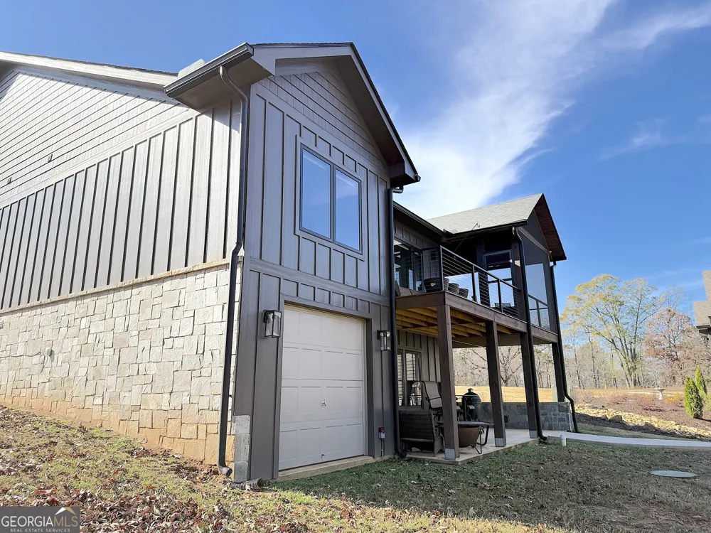 73 Yacht Club PTE Hartwell, GA 30643