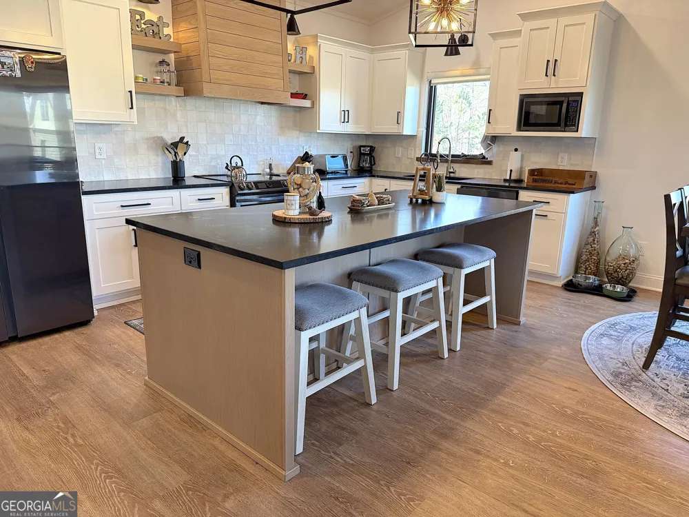 73 Yacht Club PTE Hartwell, GA 30643
