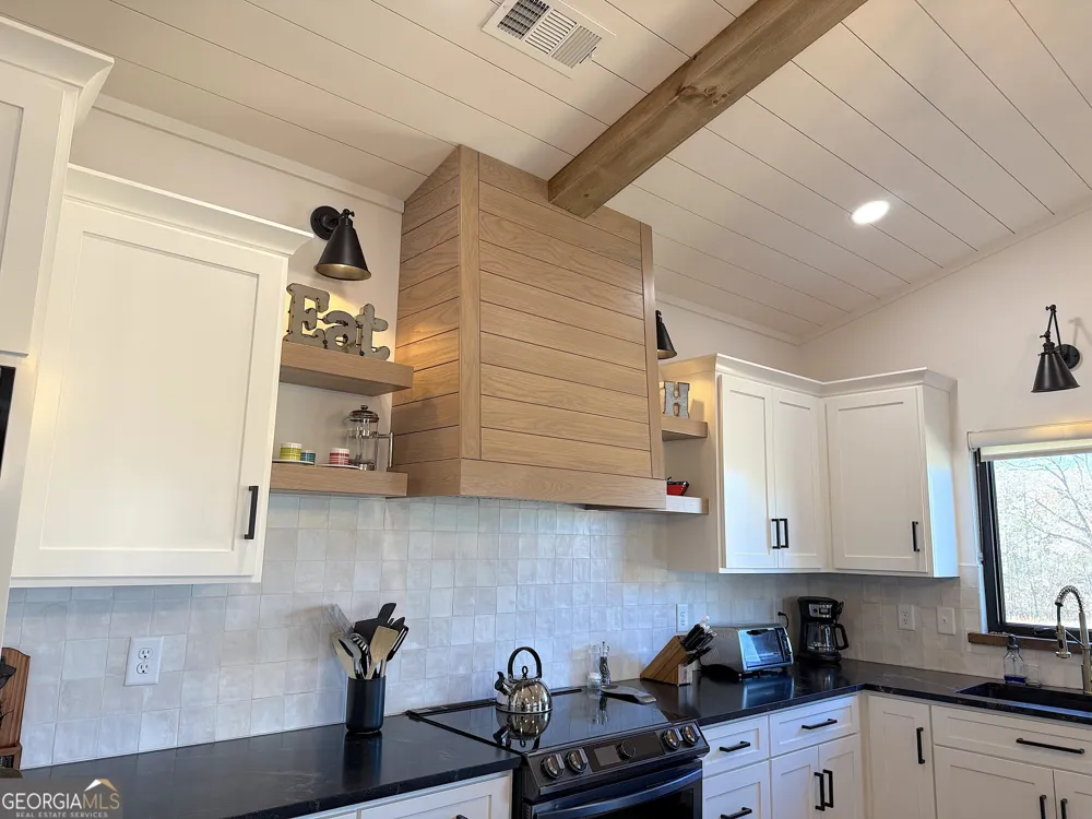73 Yacht Club PTE Hartwell, GA 30643