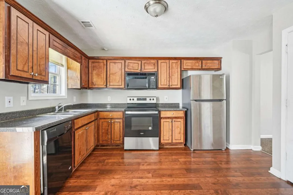 141 Longstreet CIR Oxford, GA 30054