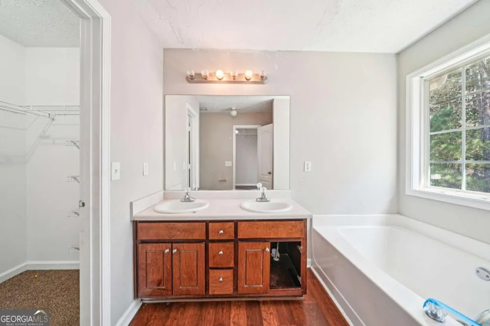 141 Longstreet CIR Oxford, GA 30054