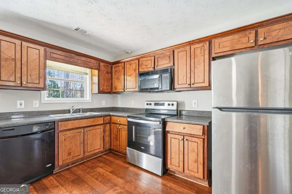 141 Longstreet CIR Oxford, GA 30054