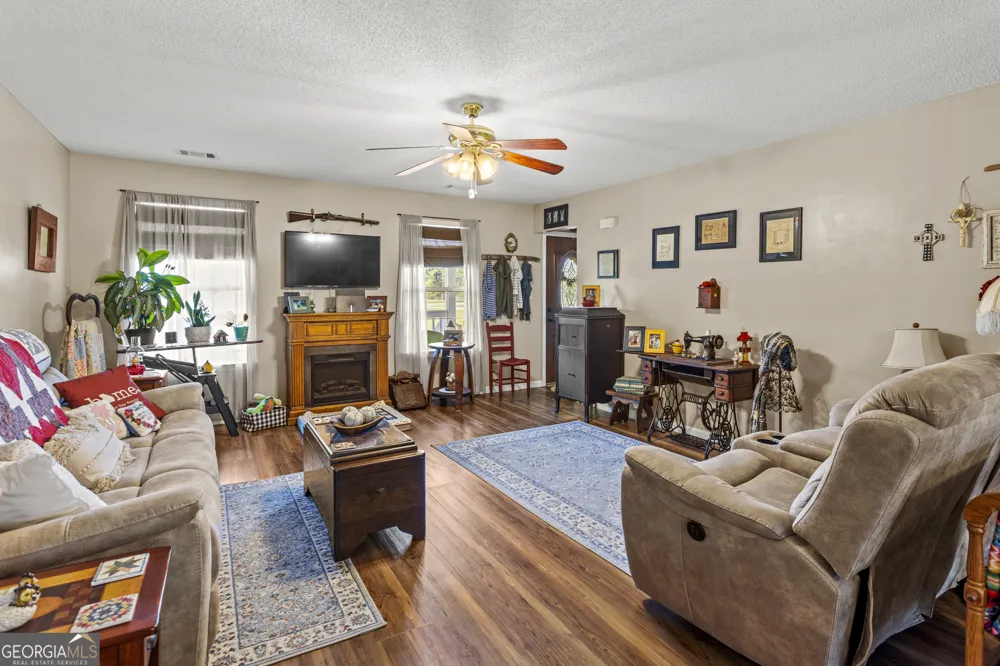 315 Jeanies RD Hinesville, GA 31313
