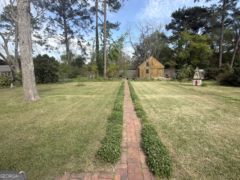 105 Lacross ST Dublin, GA 31021