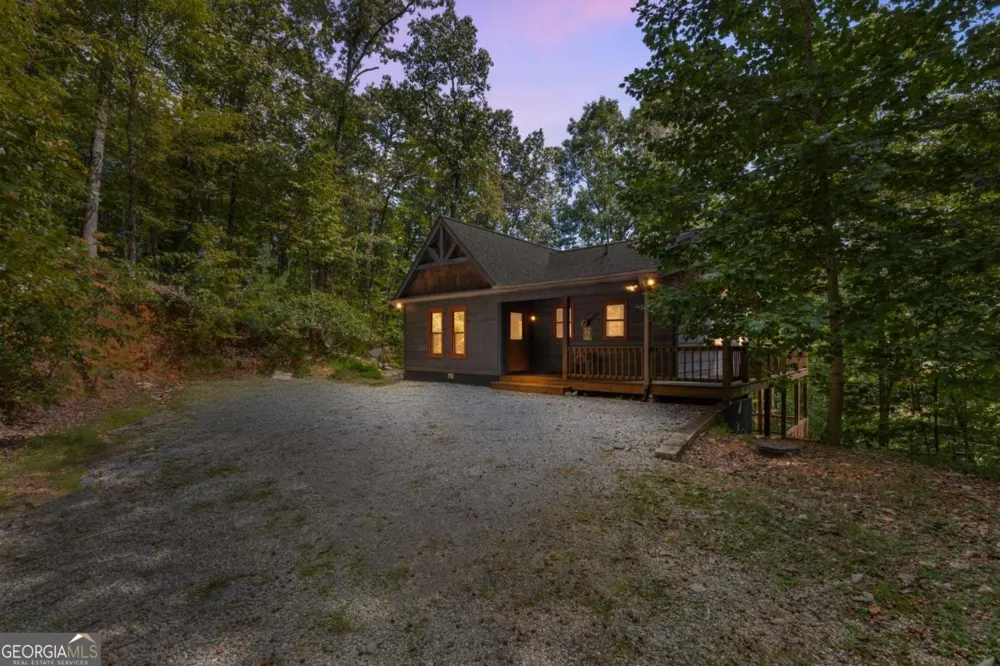 224 Dragon Tree LN Lakemont, GA 30552