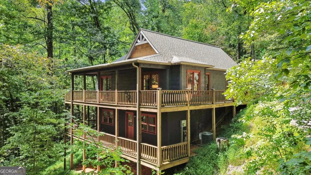 224 Dragon Tree LN Lakemont, GA 30552